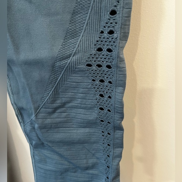 Teal Gymshark leggings size M? - Picture 4 of 5